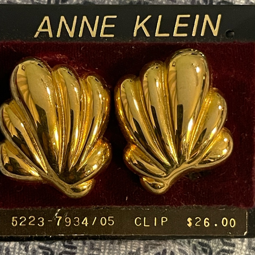 Anne Klein vintage brand new never worn gold tone clip earrings